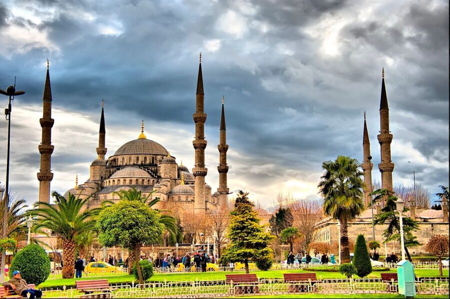 Istanbul: Old City Full-Day Tour with Lunch and Hotel Pickup - Hagia Sophia in 30 minutes: fast, focused, and still worthwhile