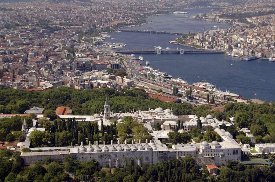 Istanbul Old City to Grand Bazaar Tour - Blue Mosque and Sultan Ahmed Mosque: minarets, tiles, and what you can see