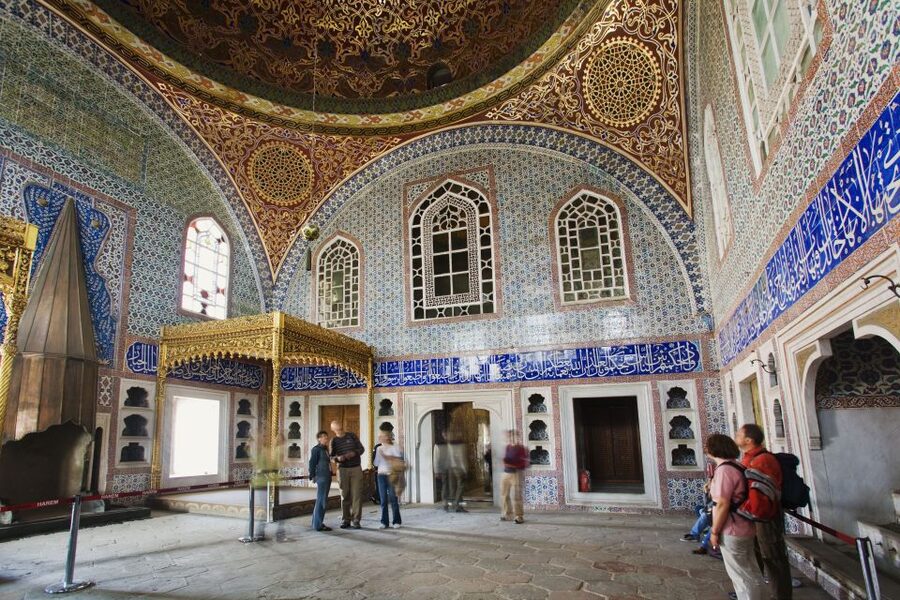 Istanbul Old City to Grand Bazaar Tour - Topkapi Palace: Ottoman sultans, palace grounds, and Golden Horn views