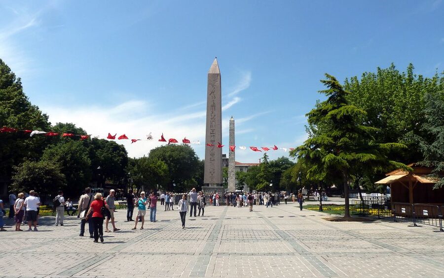 Istanbul Old City to Grand Bazaar Tour - Sultan Ahmed Mosque stop and how the tour knits the Ottoman thread