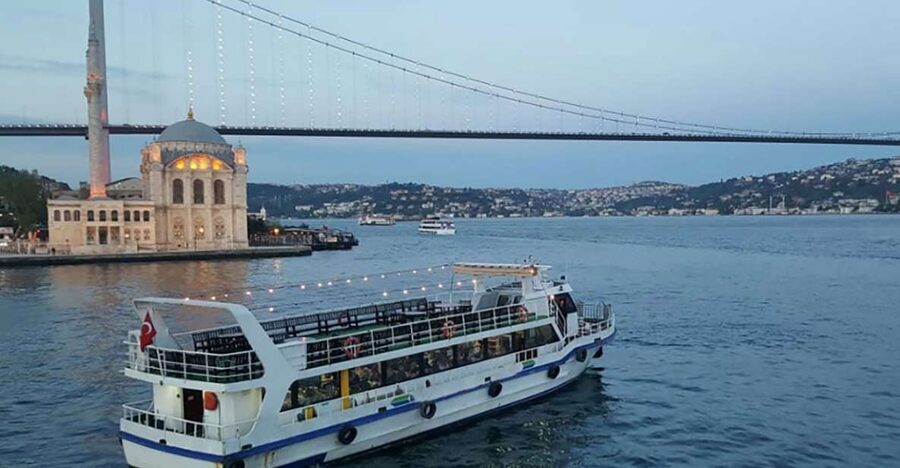 Istanbul: Old Town Highlights Tour & Bosphorus Cruise - Hagia Sophia and the Blue Mosque: the big-ticket stops