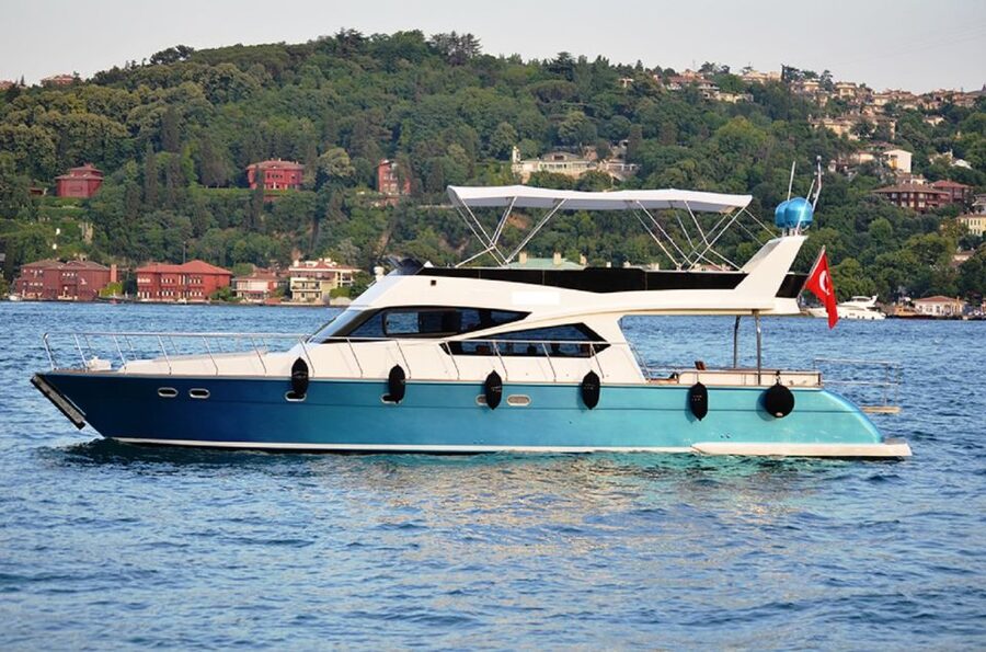 Istanbul: Old Town Tour and Bosphorus Lunch Cruise - Dolmabahçe, Ortaköy, and the Golden Horn: how the scenery changes your mental map