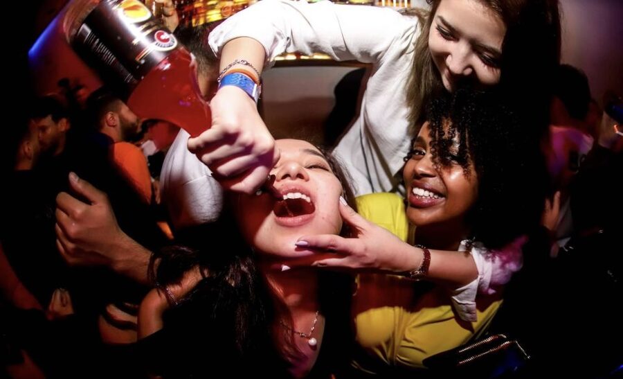 Istanbul: Party Pub Crawl with Party Bus - Starting at the Meeting Bar: Raki Shots and Ice-Breaking Games