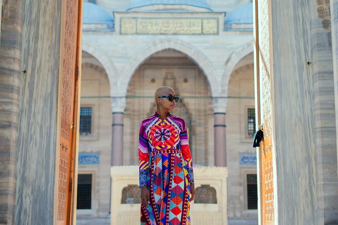 Istanbul Photoshoot at Top Spots - Blue Mosque benches to Hagia Sophia: the most famous views, shot smart