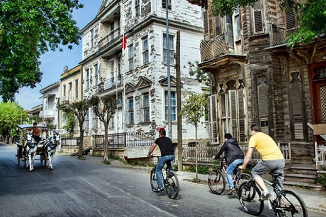 Istanbul Princes Island Tour with Lunch & Hotel Transfer - Lunch on the boat: the break that can make or break your mood
