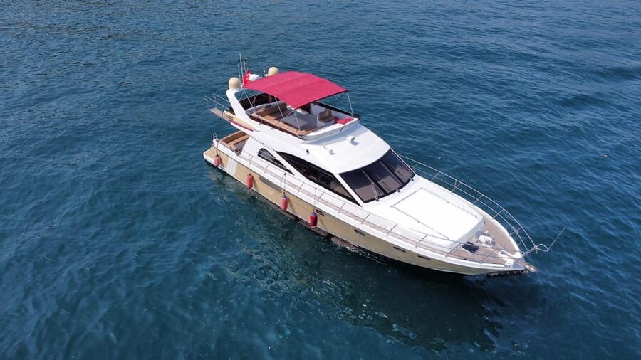 Istanbul: Private Bosphorus Strait Sightseeing Yacht Cruise - Asian-side highlights: Beylerbeyi and the Anadolu Fortress