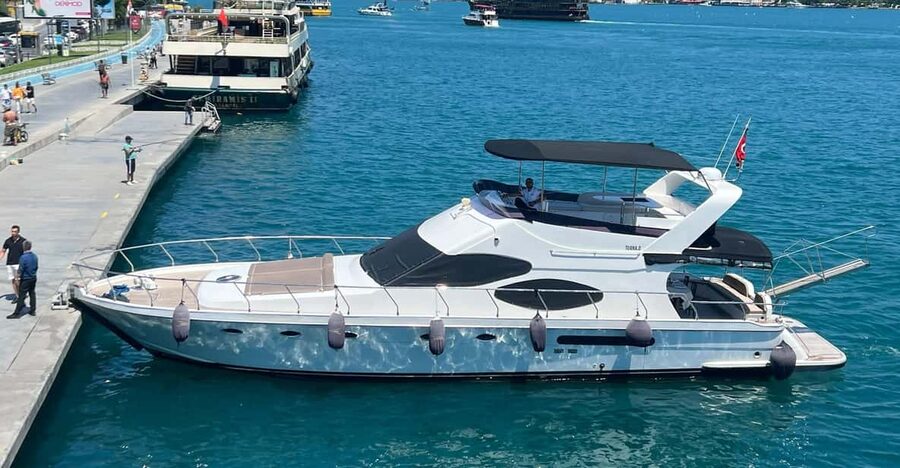 Istanbul: Private Bosphorus Strait Sightseeing Yacht Cruise - Price and value: what $183 per person buys