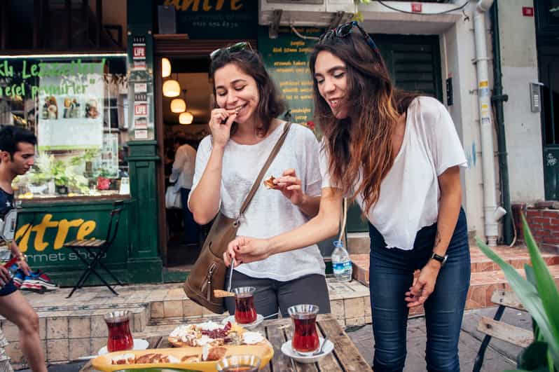Istanbul: Private Guided Food Tour with 10 Tastings - Logistics that can make or break your day