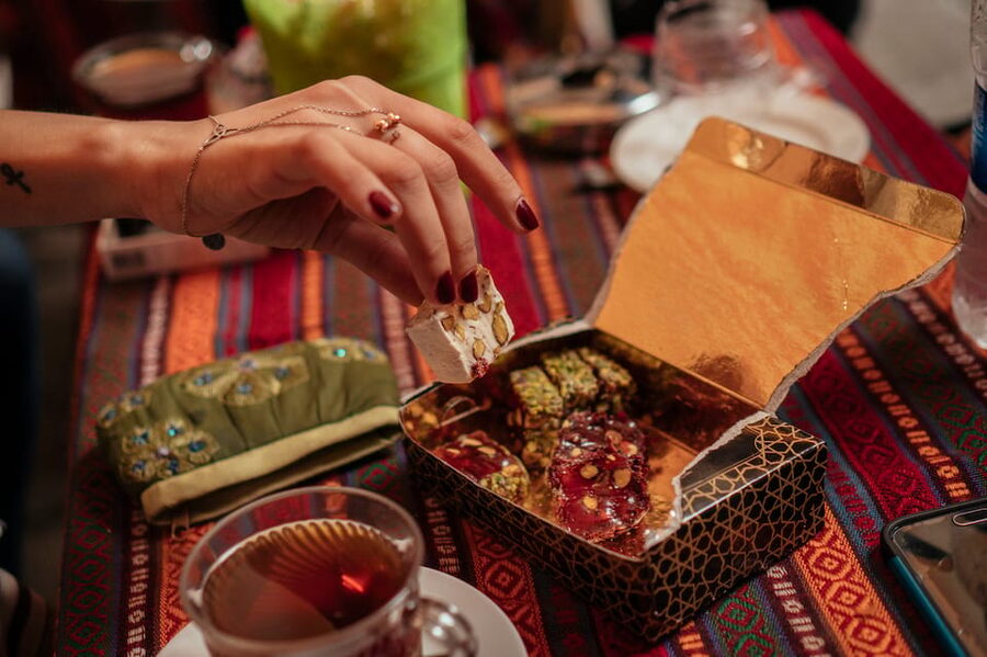Istanbul: Private Guided Food Tour with 10 Tastings - Turkish delight and dürüm, the two stops that set the tone