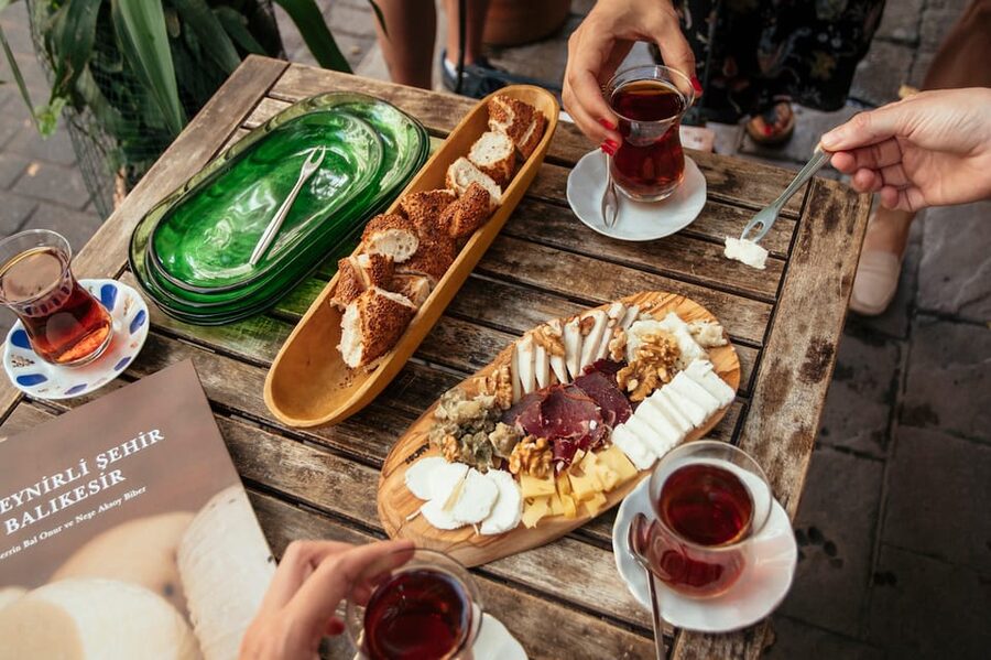Istanbul: Private Guided Food Tour with 10 Tastings - Vegetarian options that still feel like a real tour