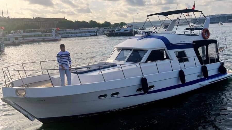 İstanbul:Private Luxury Yacht on Bosphorus 14 Meter(46 feet) - Why a 14-Meter Bosphorus Yacht Works for Up to 10