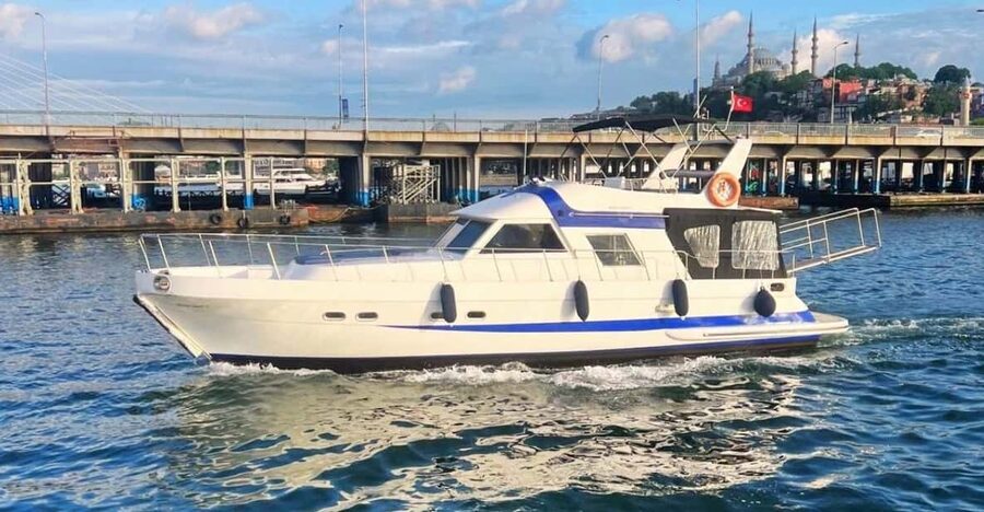 İstanbul:Private Luxury Yacht on Bosphorus 14 Meter(46 feet) - Turn It Into a Proposal, Birthday, or Bachelorette