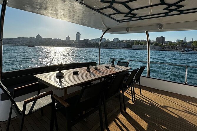 Istanbul Private Luxury Yacht on Bosphorus 25 Meter 82 Feet - Key things that make this Bosphorus yacht stand out