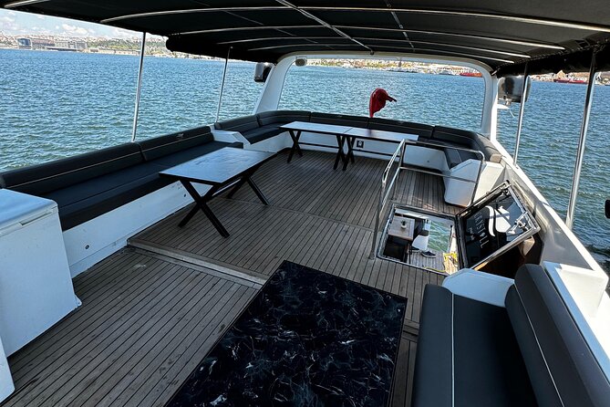 Istanbul Private Luxury Yacht on Bosphorus 25 Meter 82 Feet - Entering the Bosphorus from Cibali, fast and friendly