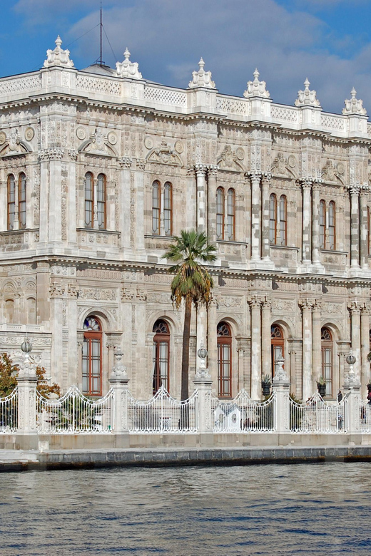 Istanbul: Private Old City Tour with Bosphorus Cruise - Bosphorus cruise between Europe and Asia: ferry views that land