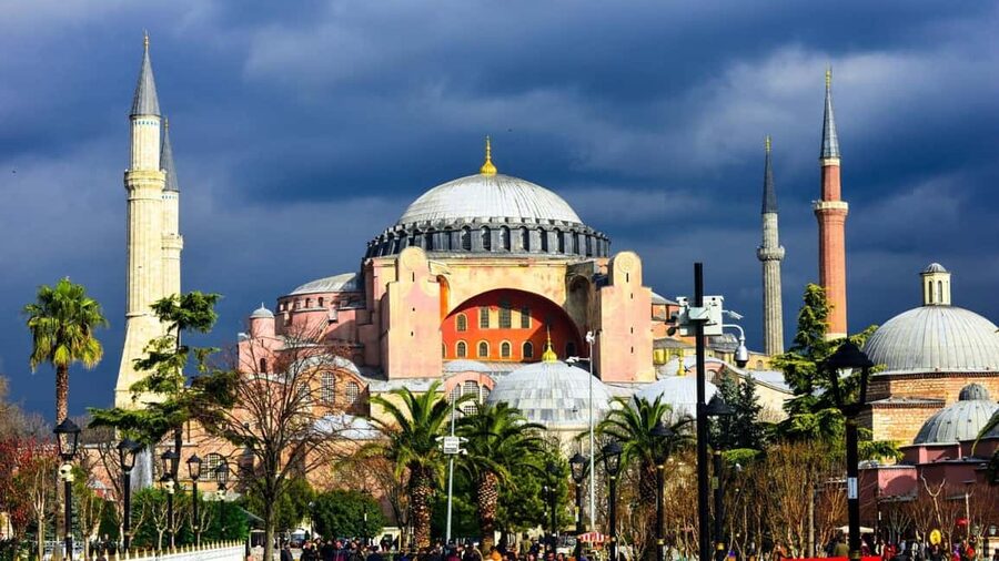 Istanbul: Private Sightseeing Tour in Multiple Languages - Meeting Your Guide, Getting Set, and Keeping It Private