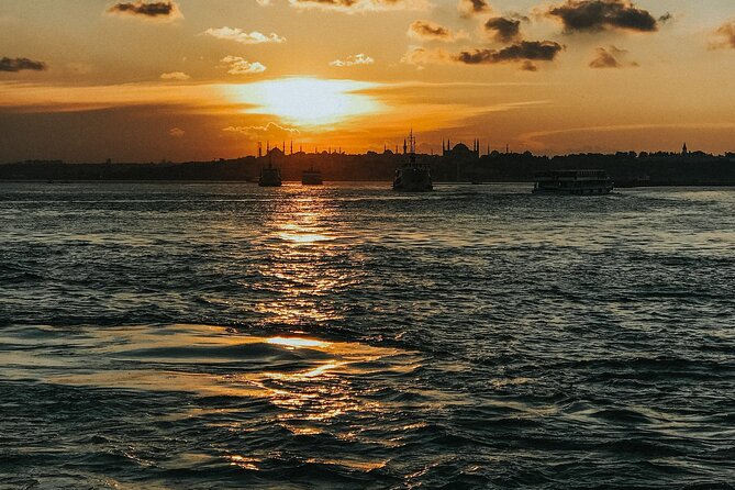Istanbul Private Yacht Sunset Tour - 2 Hours - Maiden’s Tower: the small island icon with lots of legend