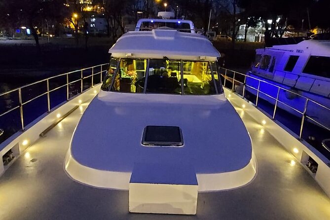 Istanbul Private Yacht Tour - 2 Hours - Bosphorus Bridge and Ortaköy: the lively waterfront moment