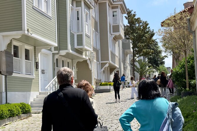 Istanbul Sightseeing Walking Tour - Ottoman lanes, photo breaks, and Topkapı Palace context