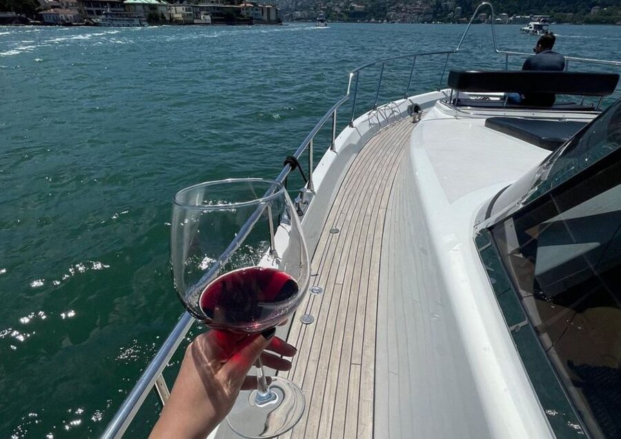 Istanbul: Small-Group Luxury Yacht Sunset Cruise w/ Snacks - Eminönü and the Golden Horn return: rounding the loop