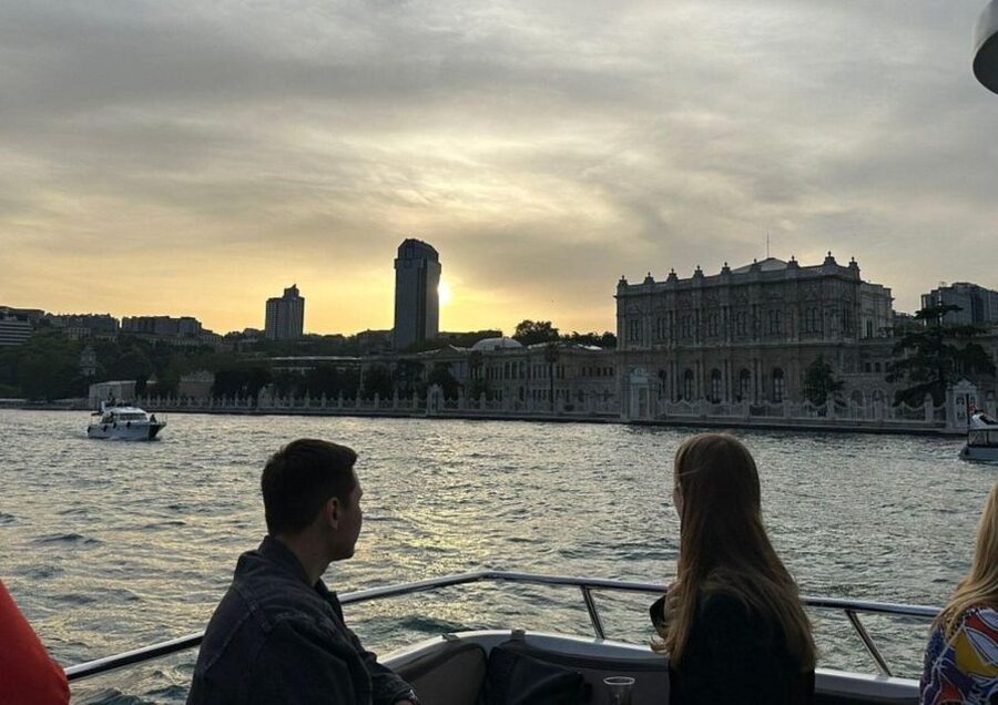 Istanbul: Small-Group Luxury Yacht Sunset Cruise w/ Snacks - Snack and drink details that actually affect the mood