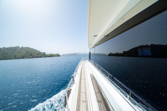 Istanbul: Small-Group Yacht Cruise with Snacks, Sunset or Daytime - The snack lineup: fruit, nuts, pizza, and the tea routine