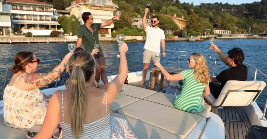 Istanbul: Small Group Yacht Tour with Unlimited Wine - Live English Commentary With Simon and Georgina Energy