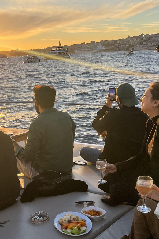 Istanbul: Small Group Yacht Tour with Unlimited Wine - The Golden Horn Start, Then a European-Side Story Loop