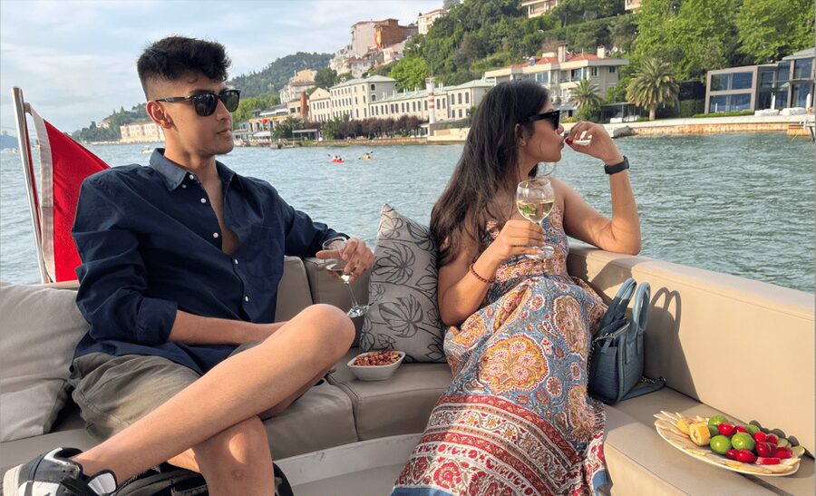 Istanbul: Small Group Yacht Tour with Unlimited Wine - Unlimited Wine, Fruit, and Nuts: How the Onboard Vibe Works