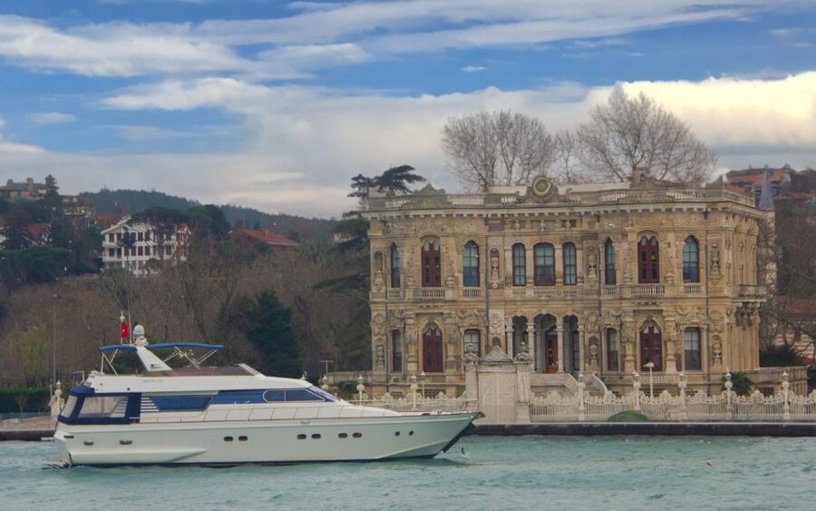 İstanbul: Sunset Cruise with Refreshments - Drinks and snacks: mocktails and Turkish coffee without the alcohol pressure