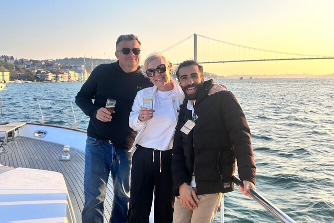 Istanbul Sunset Yacht Cruise on the Bosphorus with Transfers - Asian Side Palaces, Üsküdar Coast, and Maiden’s Tower