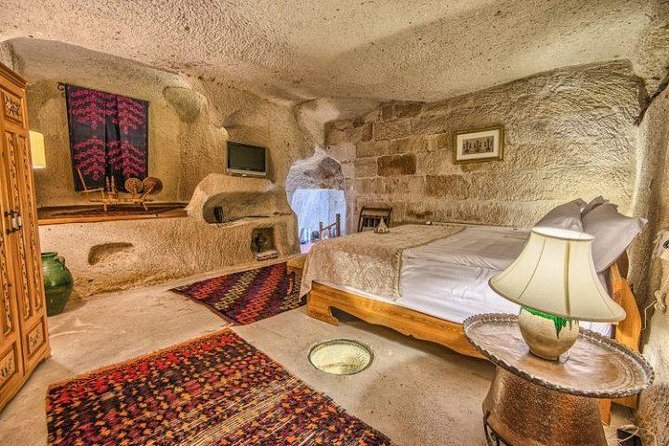 Istanbul to Cappadocia 2 Day Tour with Guide, Flights and Hotels - Istanbul airport logistics: where the tour can make life easier, or harder