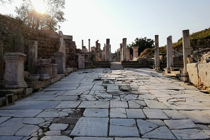 Istanbul to Ephesus Full Day Private Tour with Domestic Flights - Izmir arrival: a name sign and smooth handoff