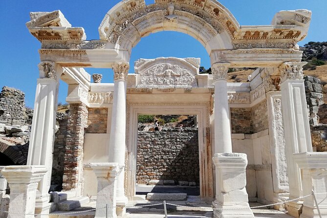 Istanbul to Ephesus Full Day Private Tour with Domestic Flights - Lunch with carpet weaving: a smart break, not just food