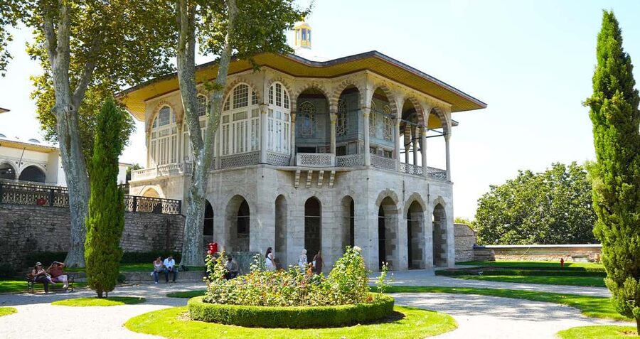 Istanbul: Topkapi and Harem Tour with Skip-the-Line Ticket - Audio Guide Freedom: Treasury, Courtyards, and a Bosphorus Break