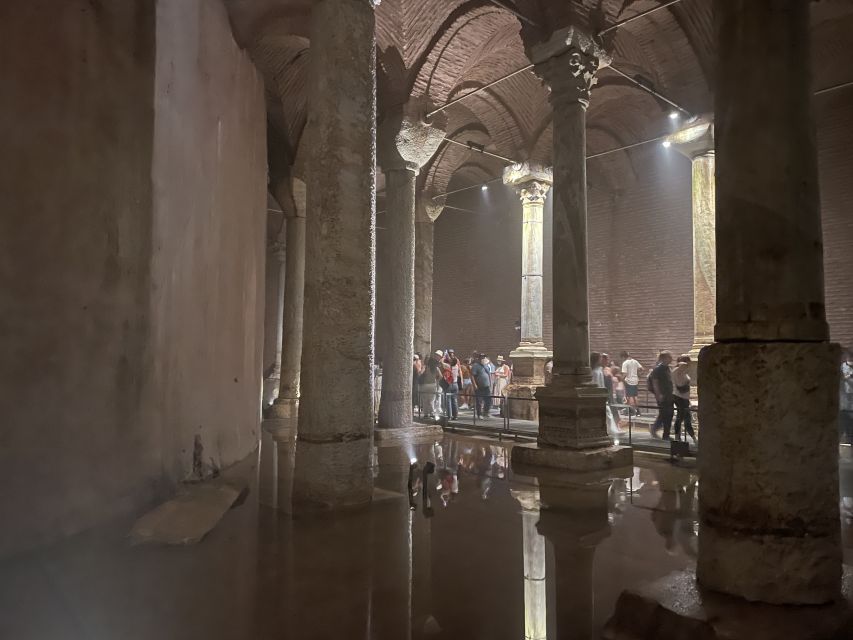 Istanbul: Topkapi, Hagia Sophia and Basilica Cistern Tour - Hagia Sophia: seeing the mosque and church layers without getting lost