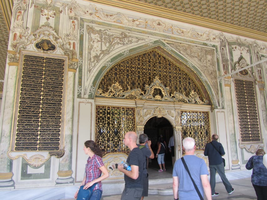 Istanbul: Topkapi, Hagia Sophia and Basilica Cistern Tour - Topkapi Palace: Ottoman power you can feel in the courtyards