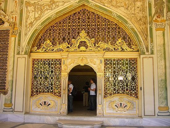 Istanbul: Topkapi Palace Guided Tour - Fast-track entry: why skipping lines matters at Topkapi