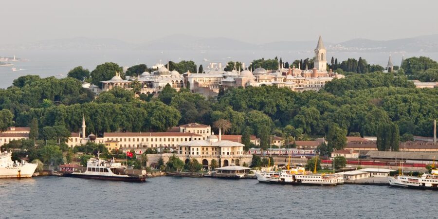 Istanbul: Topkapi Palace Guided Tour - What you’ll see in the main palace: courtyards, terraces, and Ottoman rooms