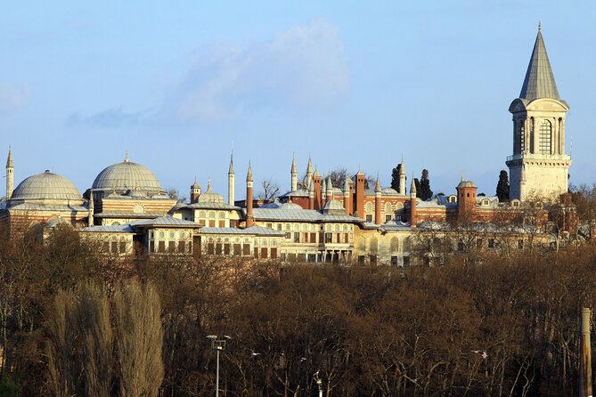 Istanbul: Topkapi Palace Guided Tour and Skip The Line - What you see at Topkapi: courtyards, kitchens, treasury