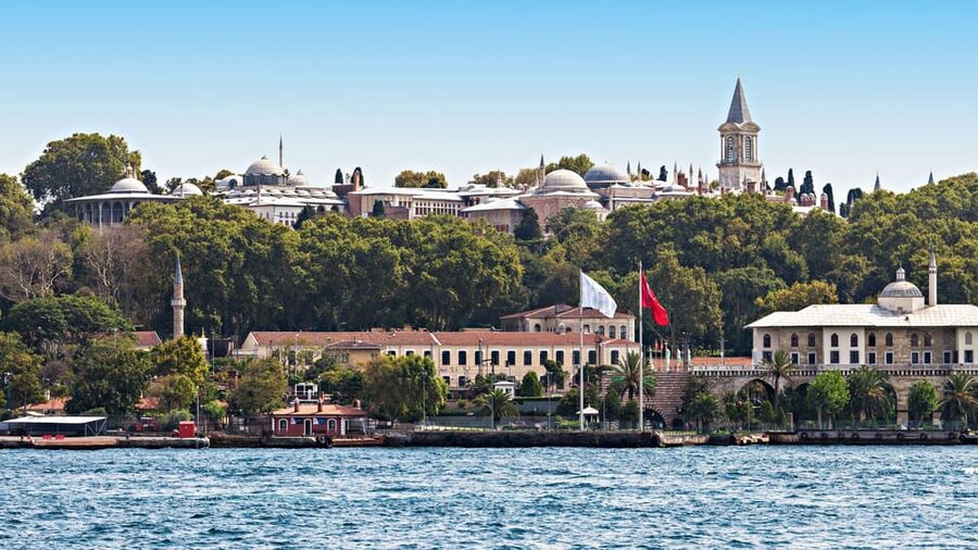 Istanbul: Topkapi Palace Guided Tour w/ Skip-the-Ticket-Line - Entering Topkapi Palace with skip-the-ticket-line help