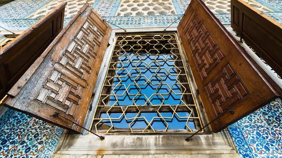 Istanbul: Topkapi Palace Guided Tour w/ Skip-the-Ticket-Line - Bosphorus and Golden Horn viewpoints that make the palace feel real