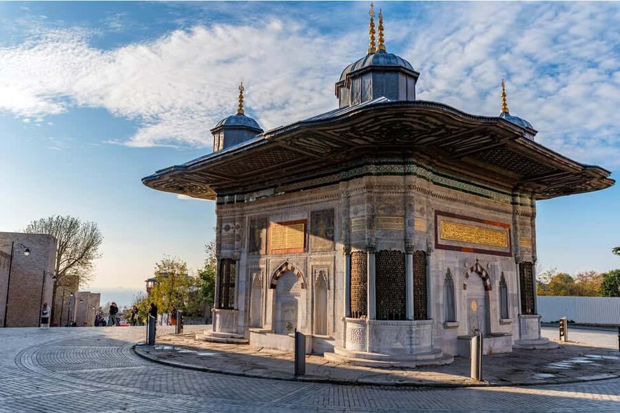Istanbul: Topkapi Palace & Harem Museum Ticket & Audio Guide - Skip-the-line Topkapi entry that actually saves time