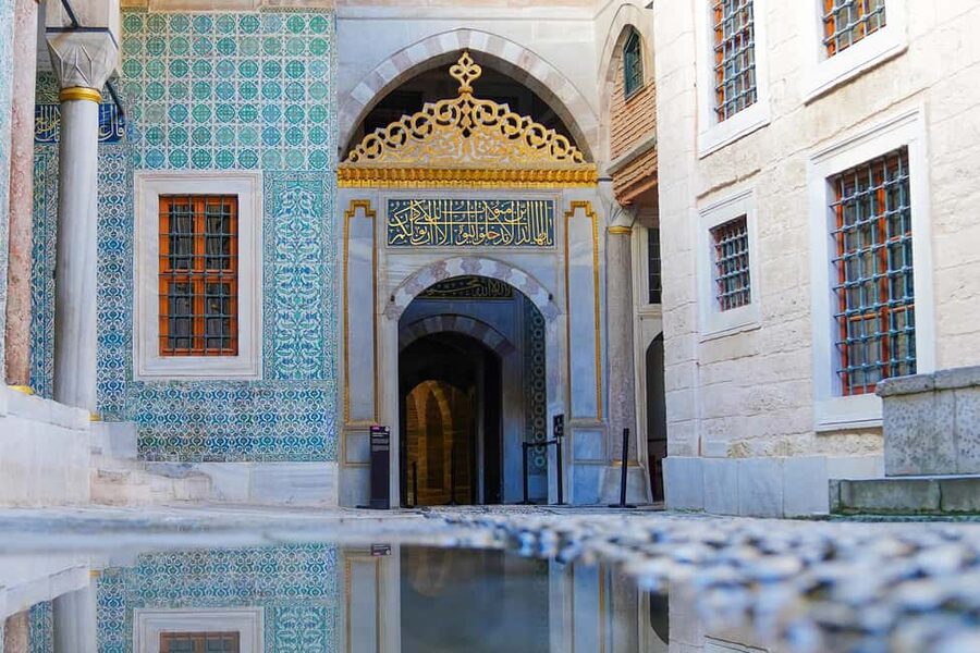 Istanbul: Topkapi Palace & Harem Museum Ticket & Audio Guide - Gardens and Bosphorus views: take breaks, not just photos