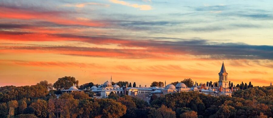Istanbul: Topkapi Palace & Harem Tour Skip-the-Line Ticket - Collections that make the palace feel real, not staged