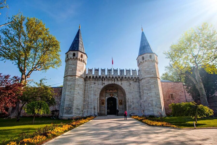 Istanbul: Topkapi Palace Skip-the-Line Ticket & Guided Tour - The 60-minute tour: how the walk is paced and what it covers