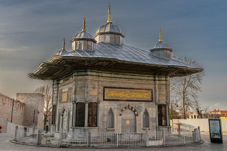 Istanbul: Topkapi Palace Skip-the-Line Ticket & Guided Tour - Should you book this skip-the-line Topkapi guided tour?