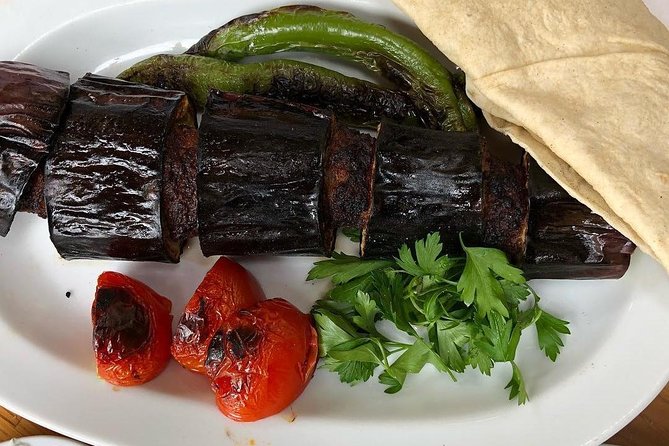 Istanbul Traditional Food Tour with Dinner on Off-Touristy-Path - Meeting Point and the 6:00 pm Rhythm