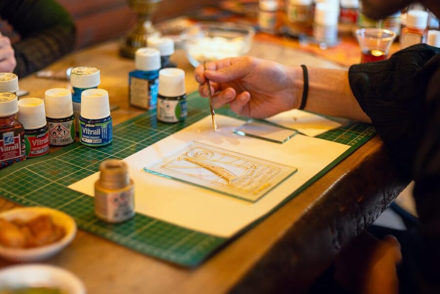 Istanbul: Traditional Stained Glass Painting Workshop - Where you meet: Sirkeci, right by Merhaba Pastanesi