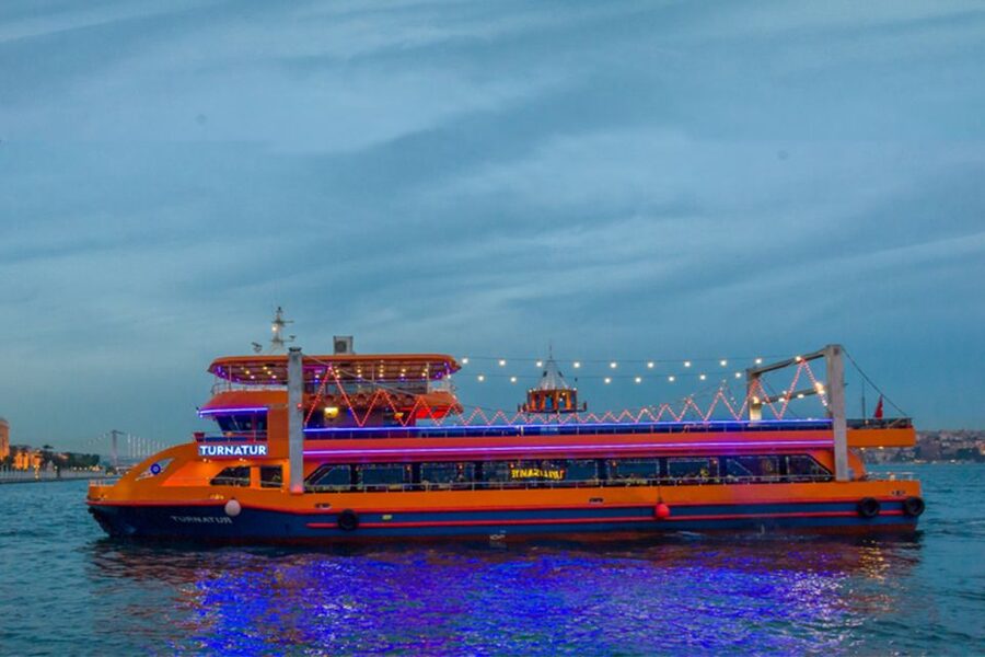Istanbul: Turkish Night on the Bosphorus Dinner Cruise - Dinner with a view: what you actually eat on the water